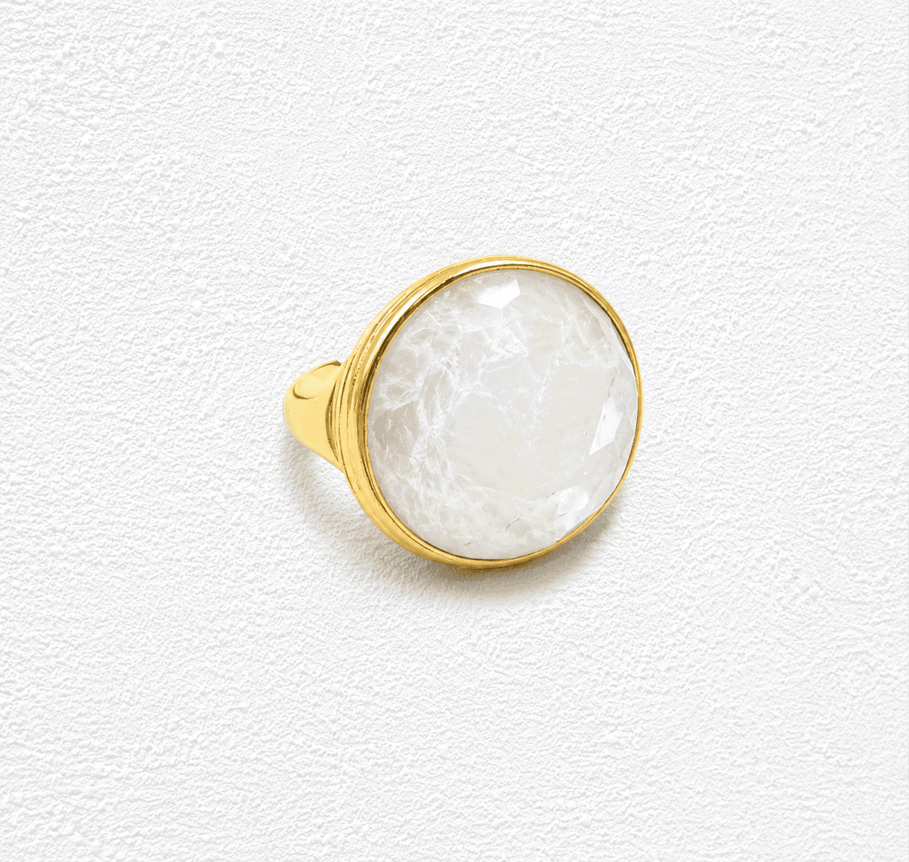 Cuarzo de Luna Anillo · Piedra cuarzo blanco · Montura bezel