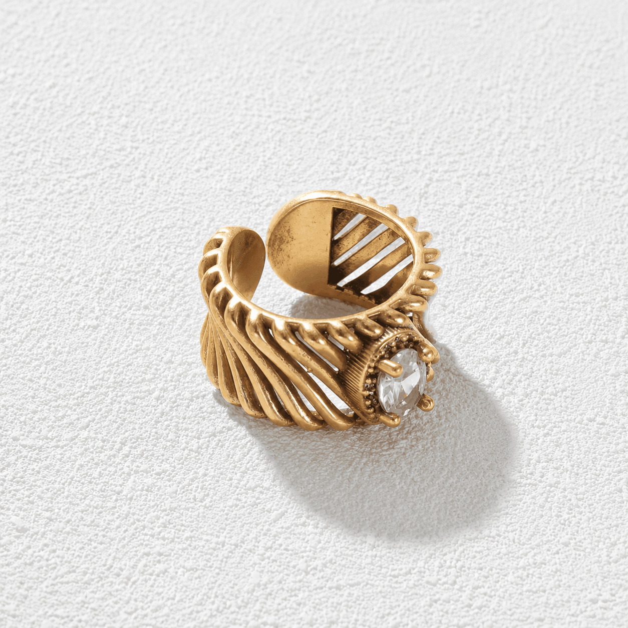 CARACOLA DE GANDO La concha que el mar deja en la orilla, ahora en oro