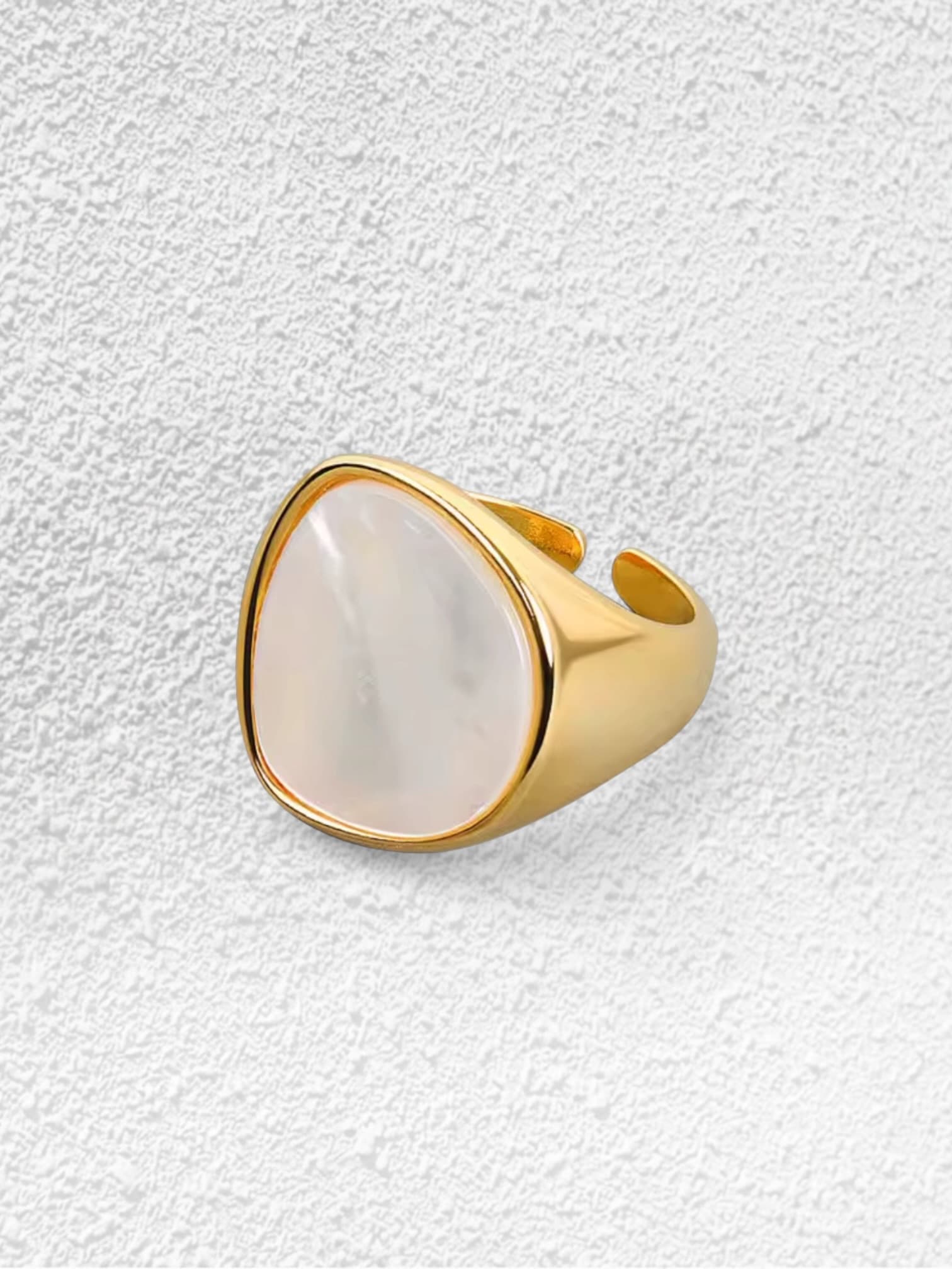 Anillo Nácar · Piedra Blanca y Oro