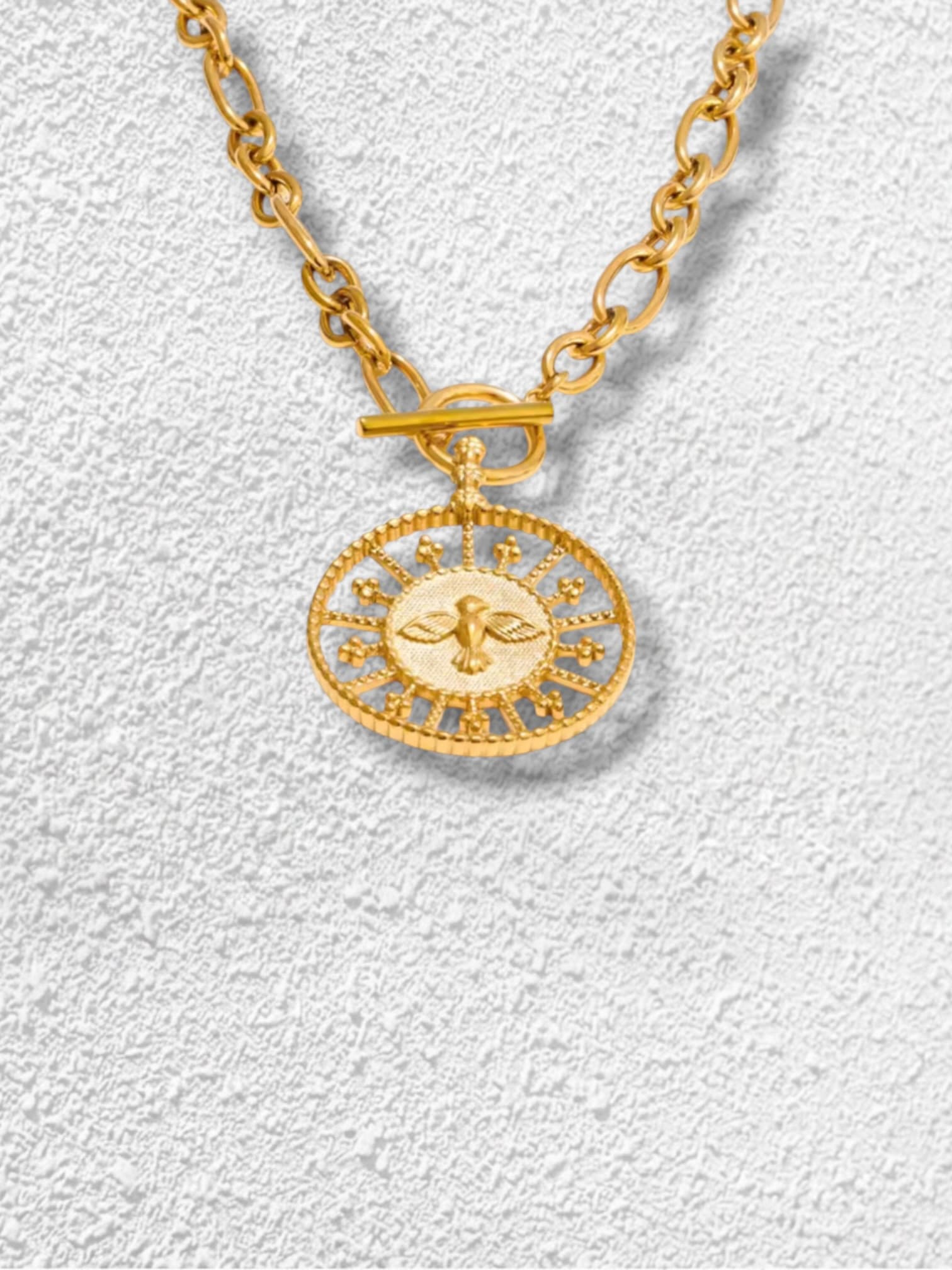 Collar Poma · Medallón Oval Pájaro Dorado