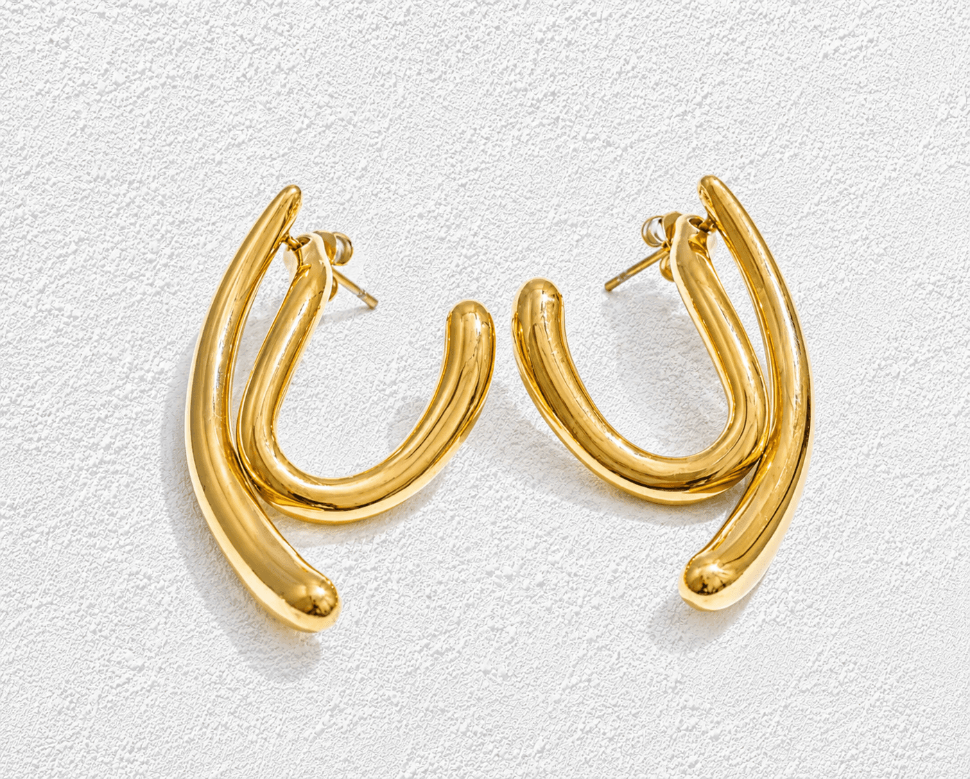 OLAS DE CORRALEJO · Pendientes doble aro tubular en oro pulido.