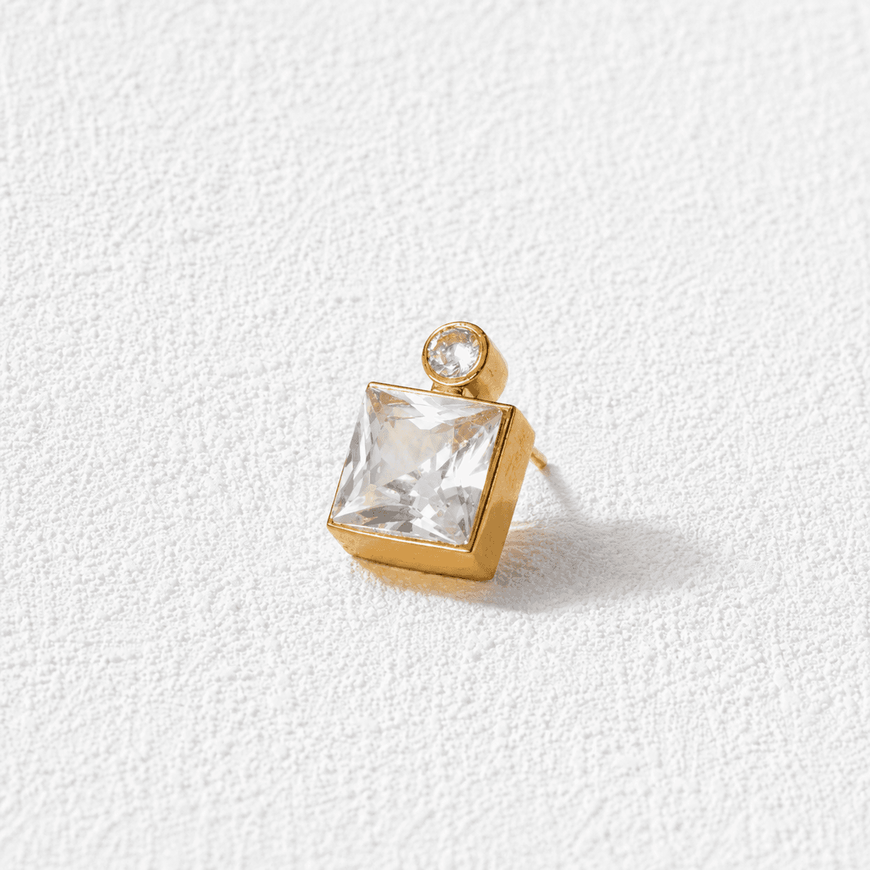 Doble Cara Pendientes botón · Circonita princess y redonda · Montura bezel mate