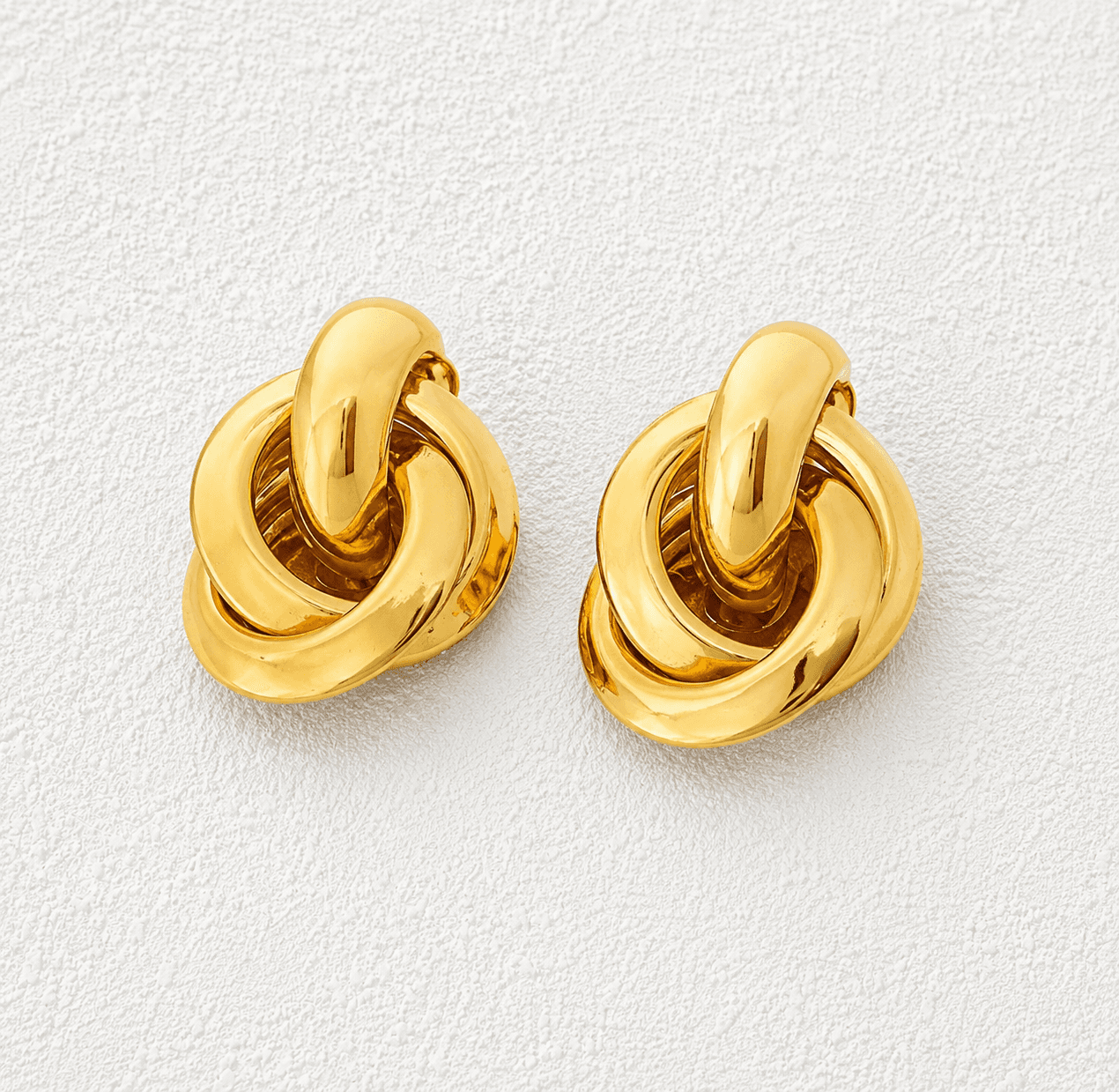 NUDO DE AGALDAR · Pendientes nudo entrelazado en oro pulido.