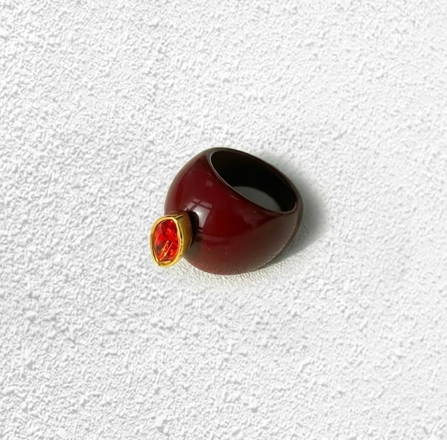 Anillo Merlot · Resina Burdeos y Cristal Rojo