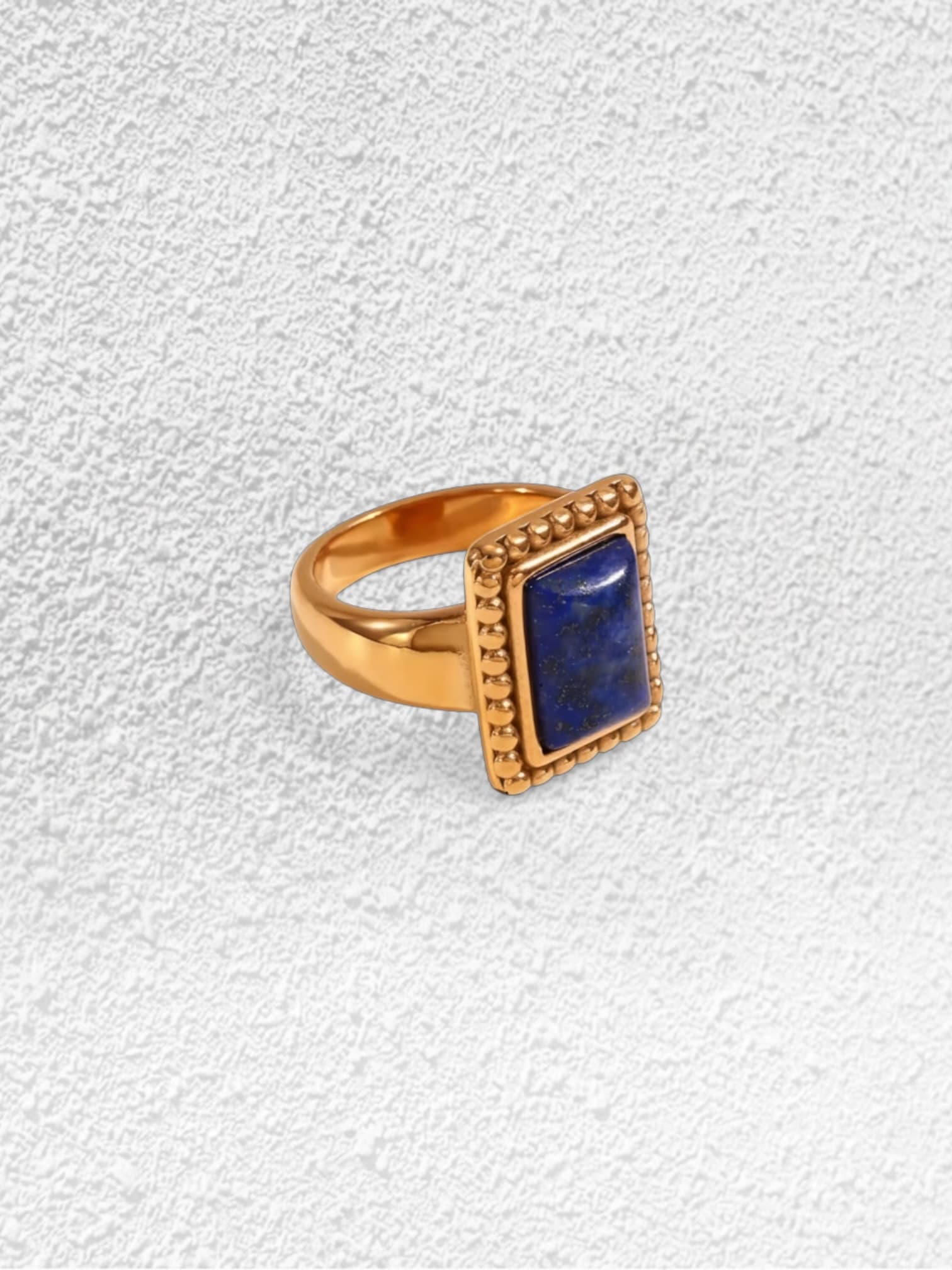 Anillo Horizonte · Sello Lapislázuli y Marco Dorado