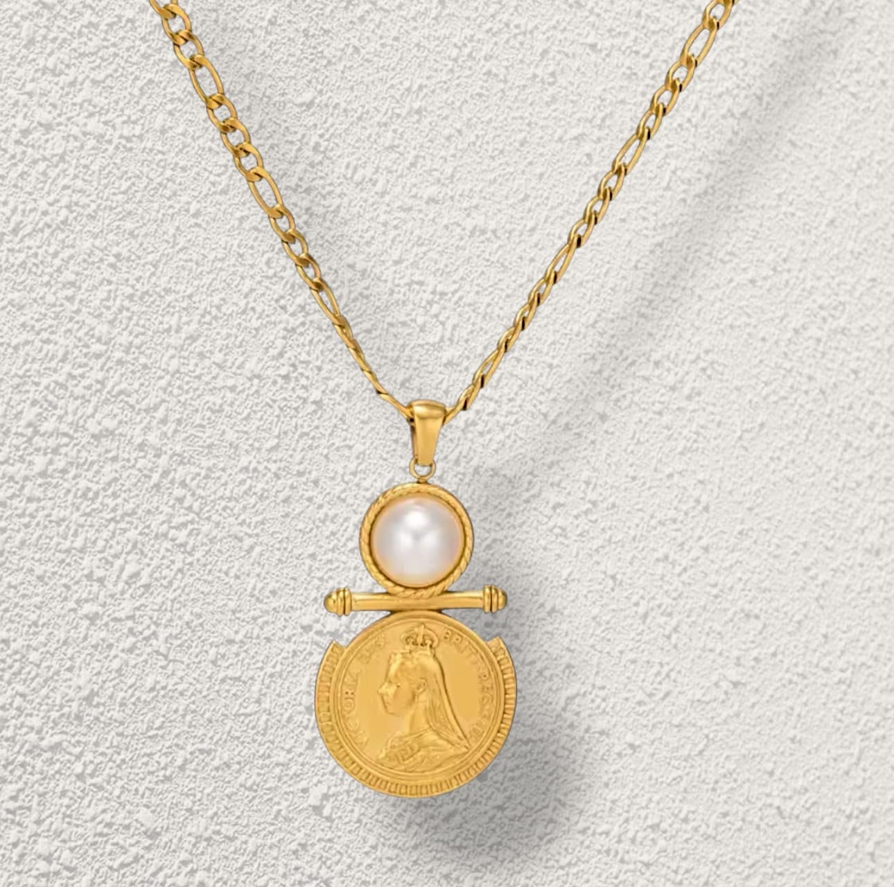 Collar Reina · Moneda Grabada y Perla