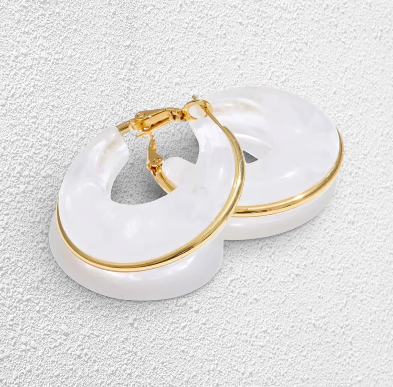 Pendientes Nieve · Aro Grueso Blanco y Oro