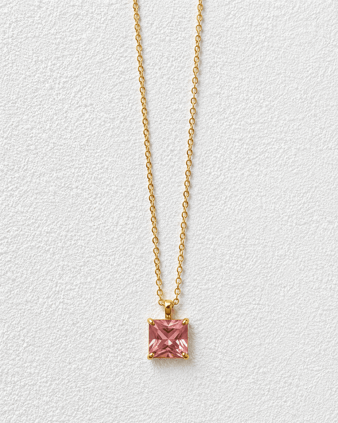 FLOR DE ALMENDRO Rosa que florece sobre cadena de oro fino