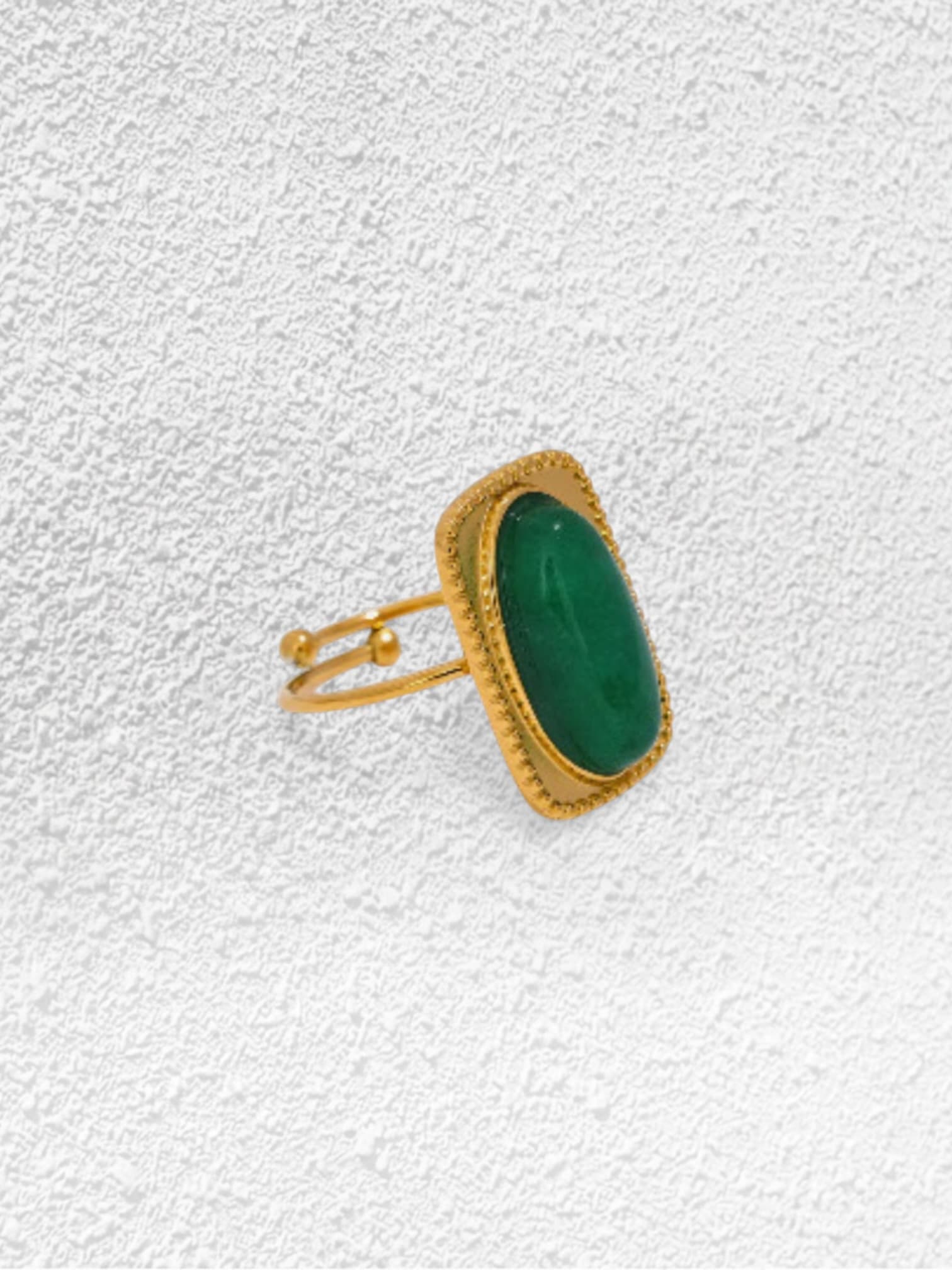 Anillo Palmera · Sello Dorado Piedra Verde Alargada