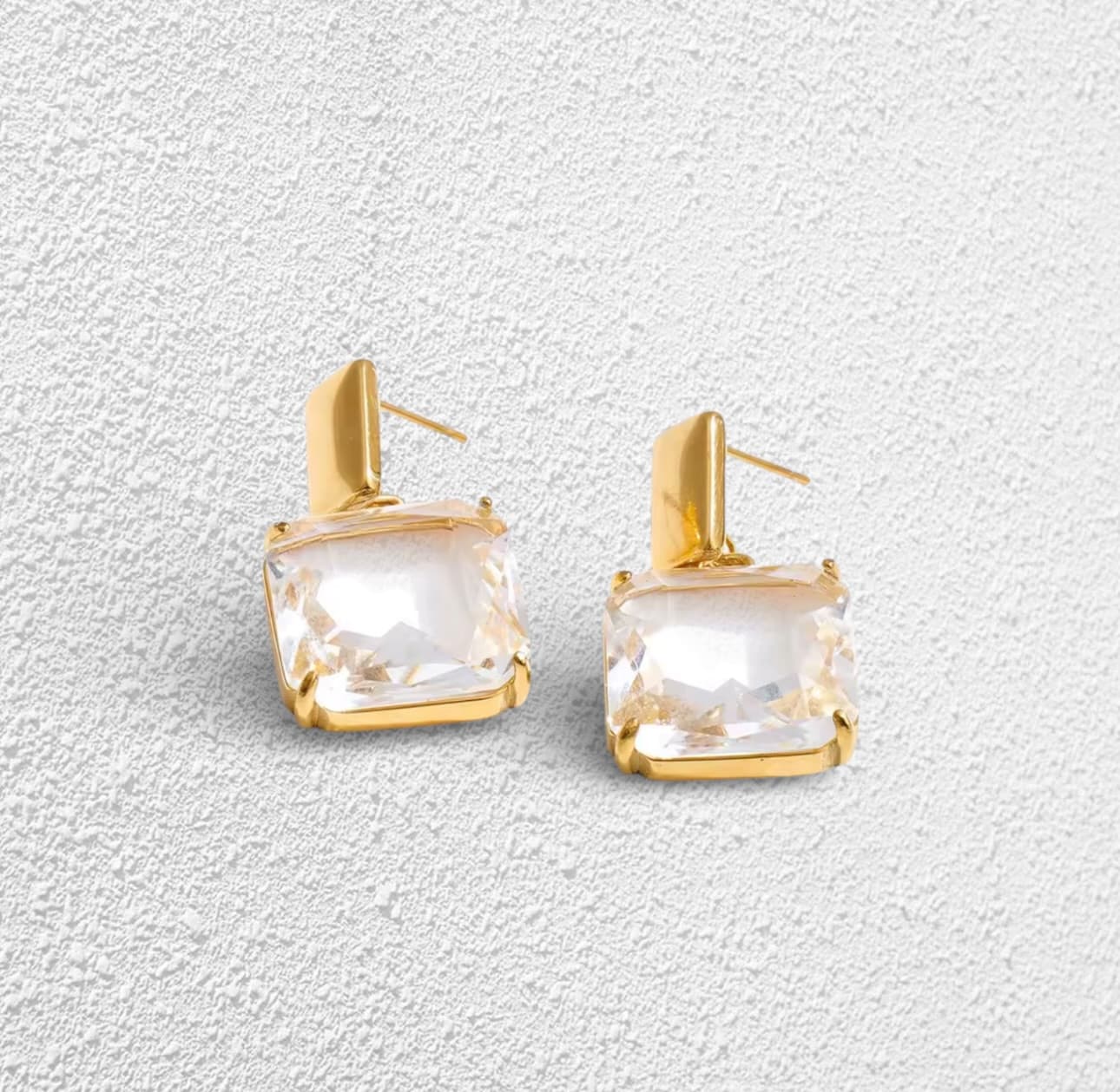 Pendientes Órbita · Aro Dorado y Zirconia Oval