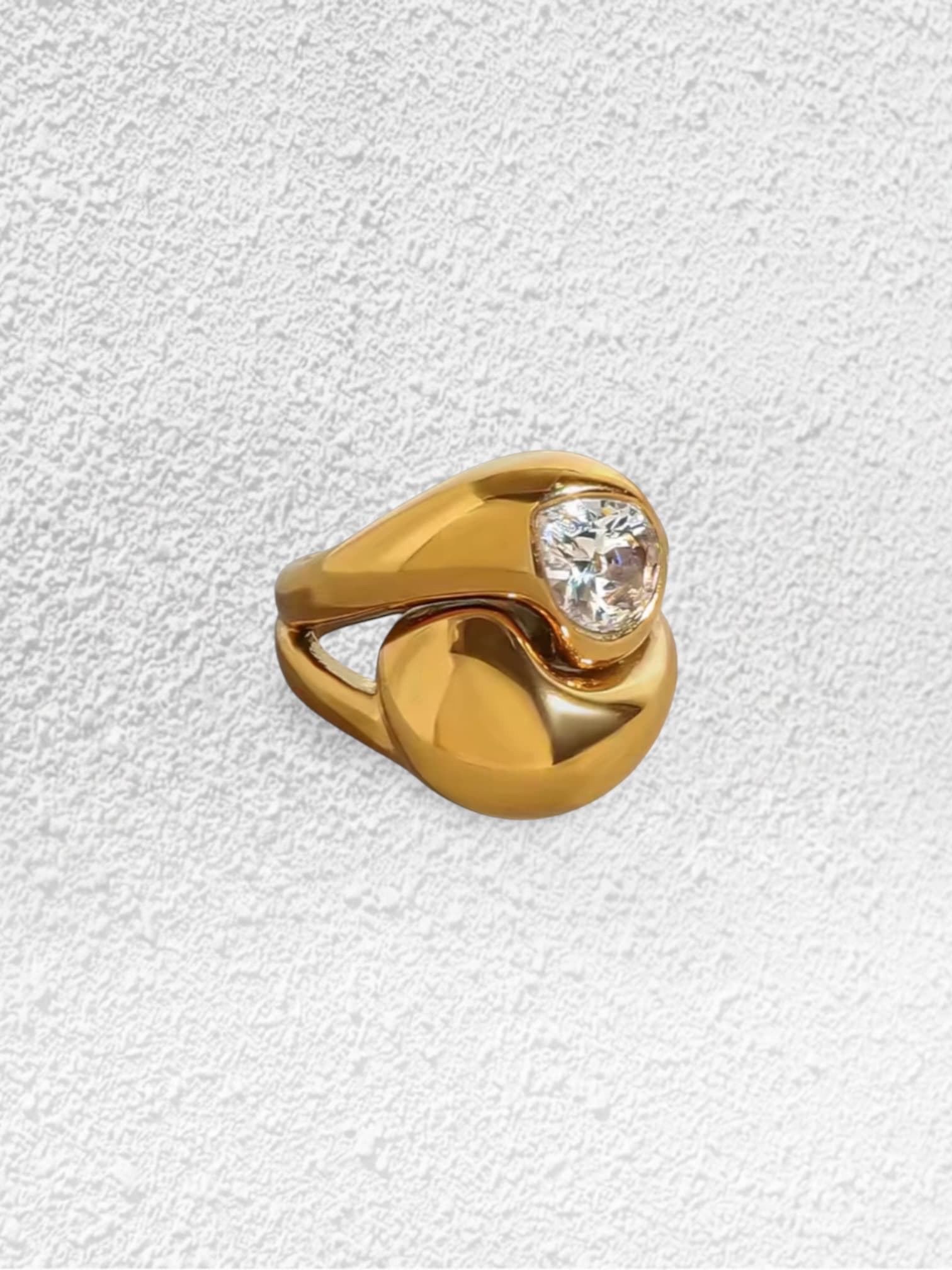 Anillo Duna · Domo Dorado Cristal Blanco