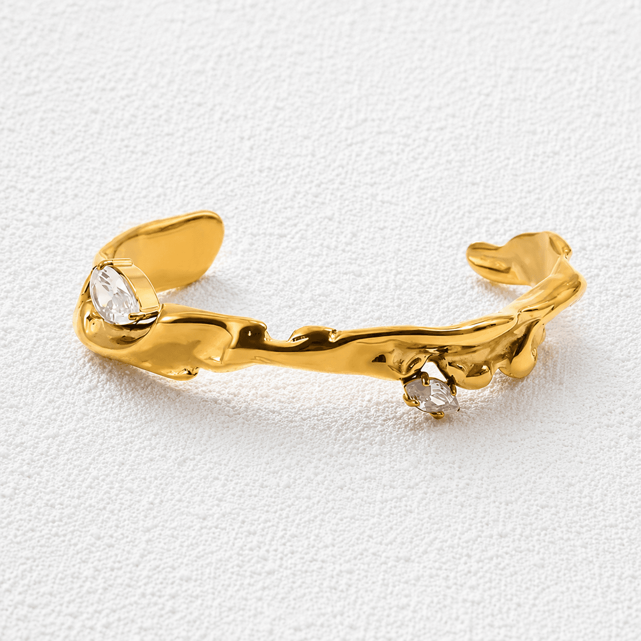 Colada · Brazalete orgánico con circonitas