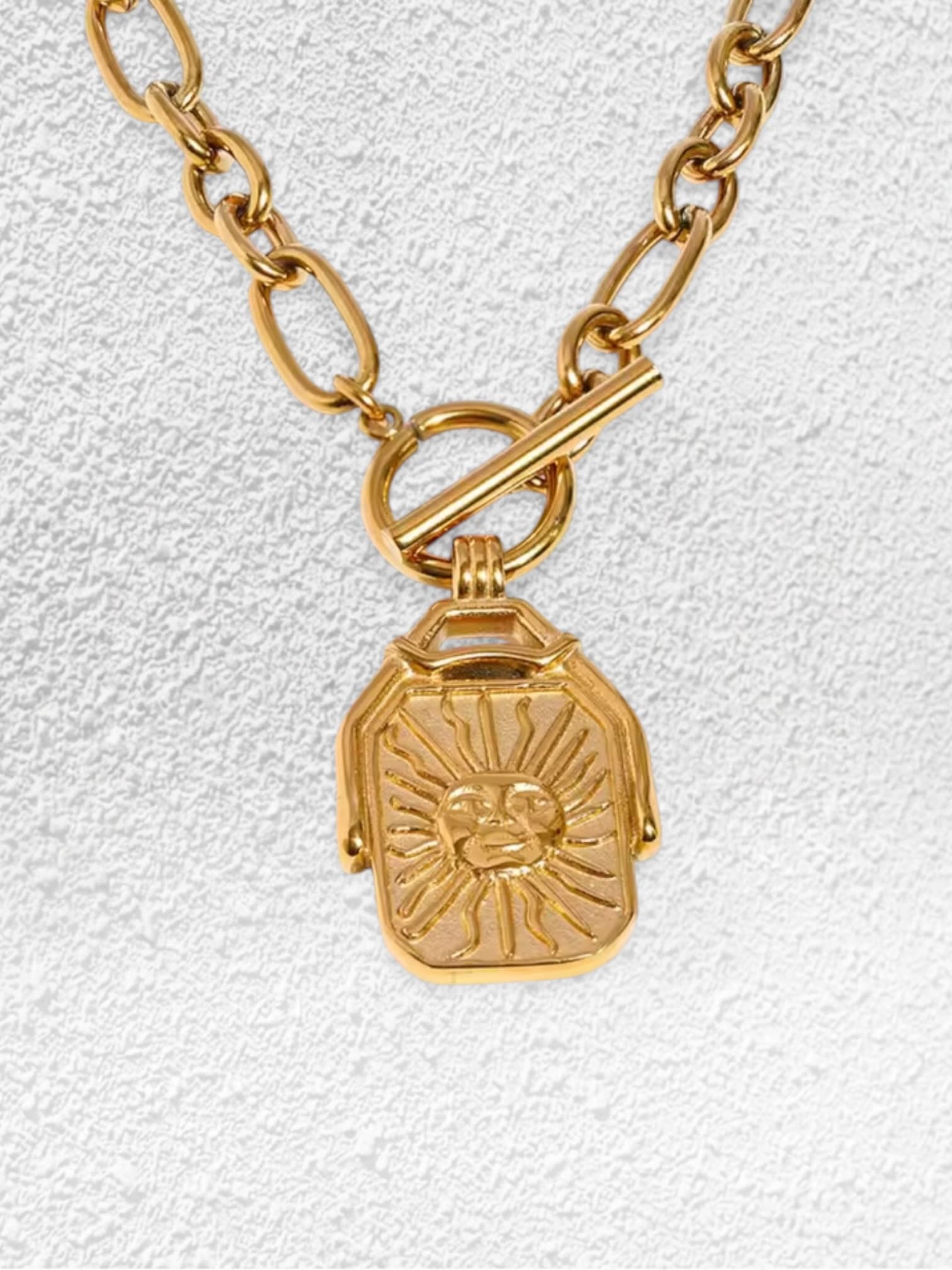 Collar Sol · Cadena Figaro y Medallón Solar