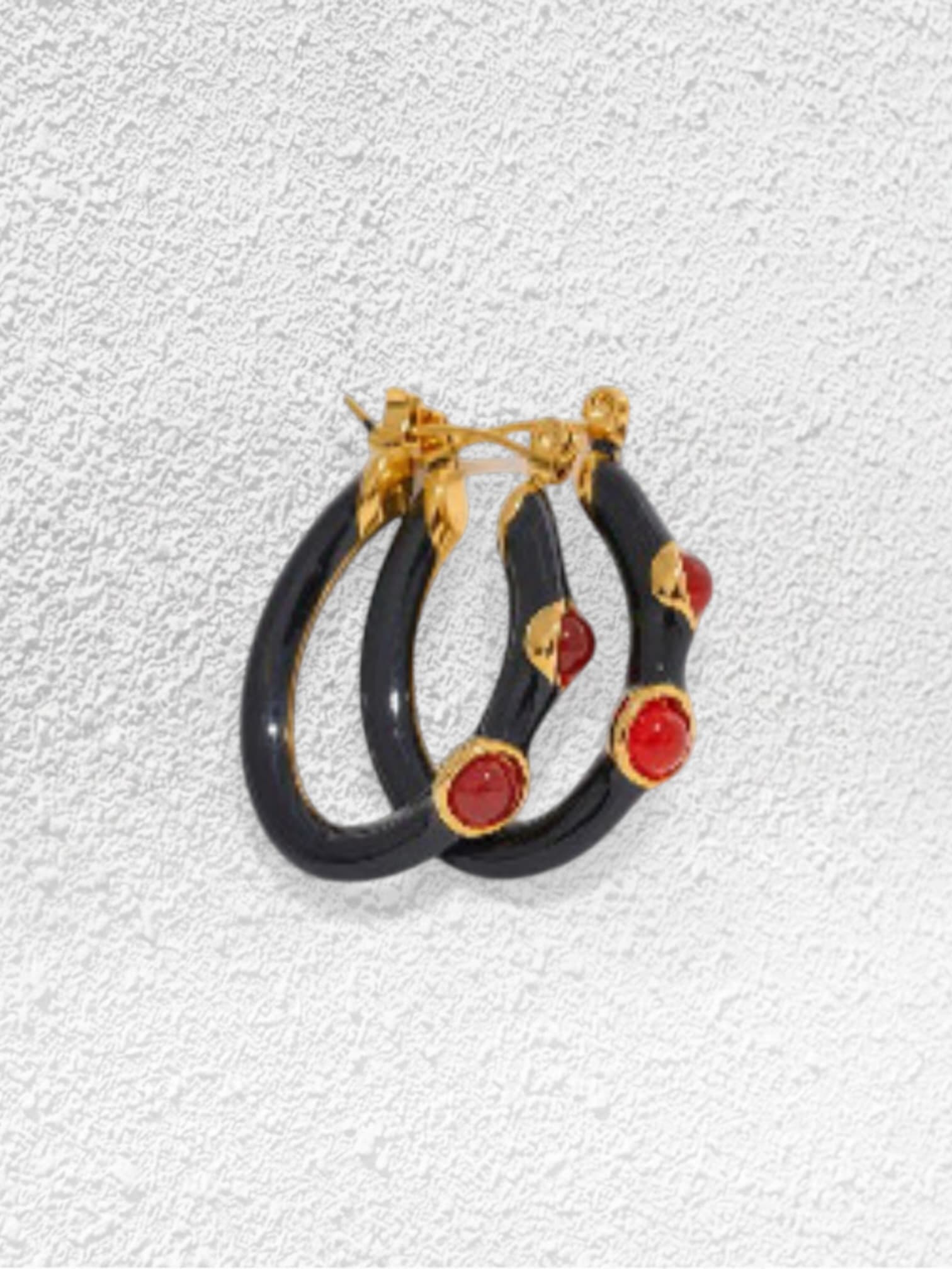 Pendientes Noche Roja · Aro Negro Piedras Rojas